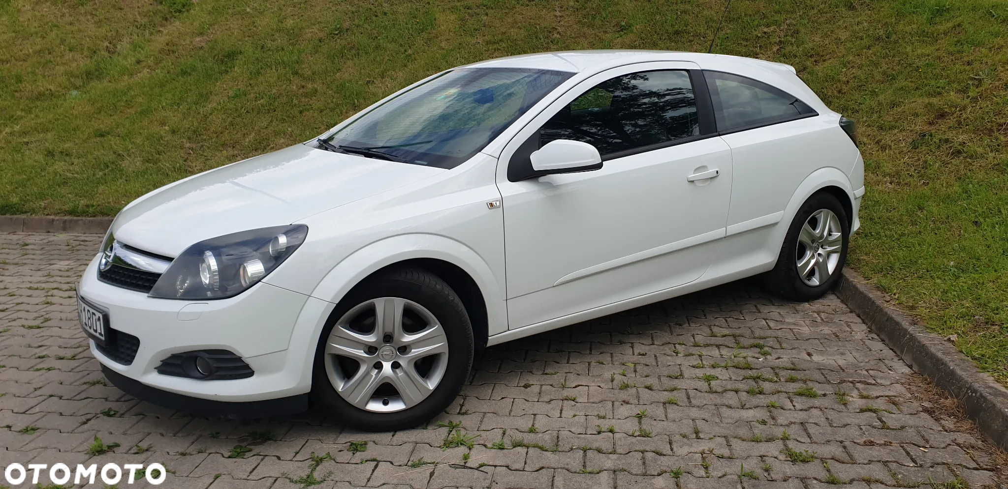 Opel Astra GTC 1.6 Cosmo - 10