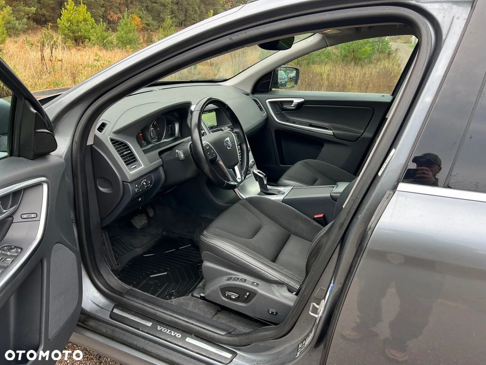 Volvo XC 60 D5 AWD Momentum - 9