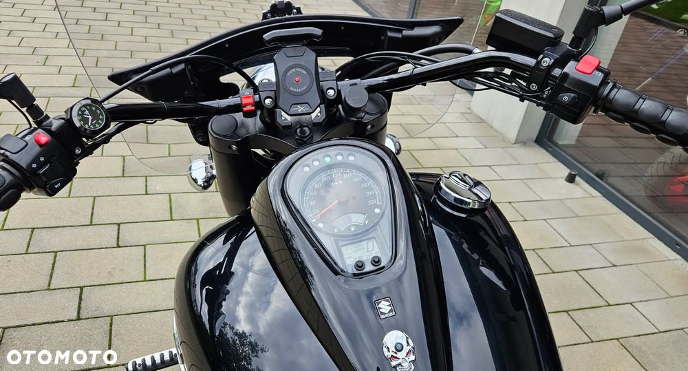 Suzuki Intruder - 12