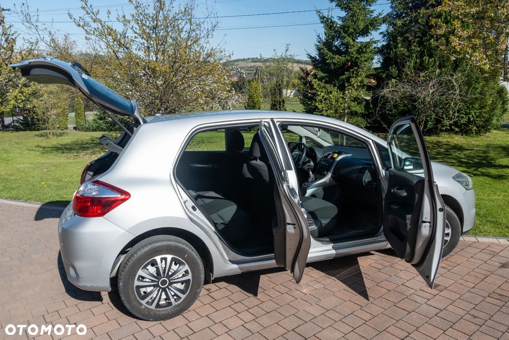 Toyota Auris - 11