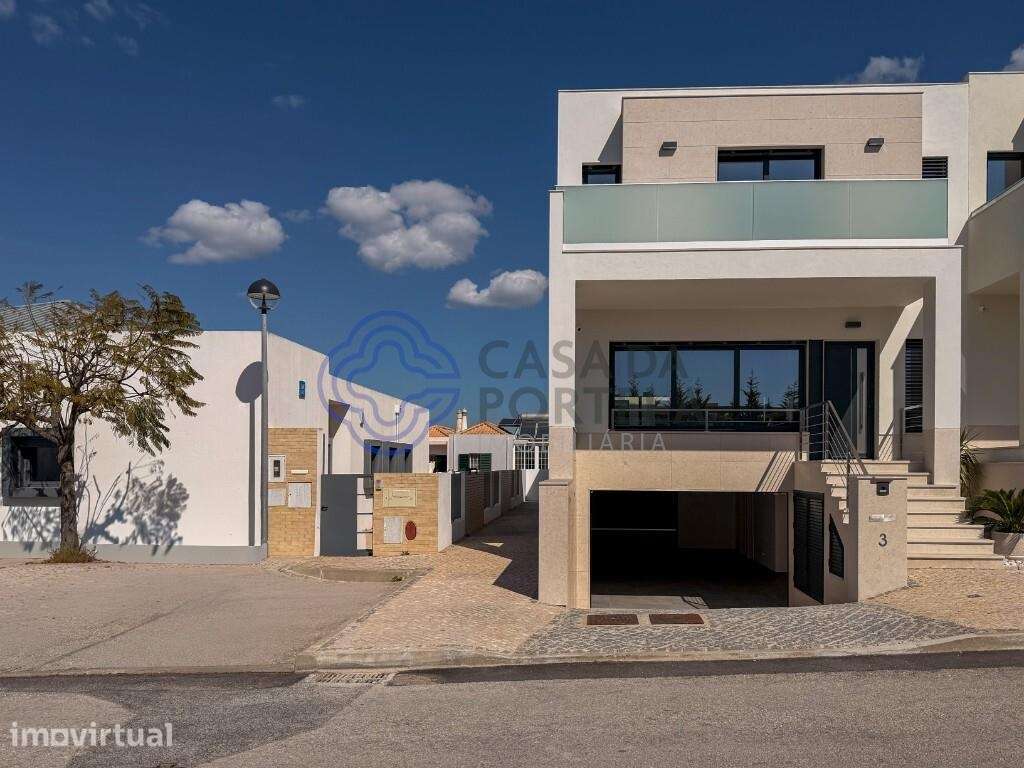 Moradia T3 com Cave, Jardim e Tecnologia Smart Home – Gambelas, Faro - Grande imagem: 3/51