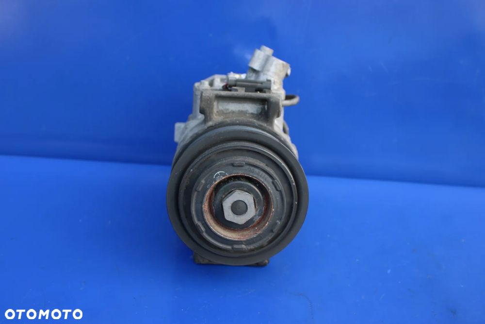 Kompresor sprężarka pompa klimatyzacji Mercedes W218 C218 W212 A0008303600 - 2
