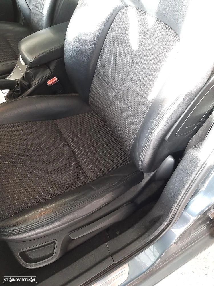 Peugeot 407 SW 2.2 HDi Executive - 9