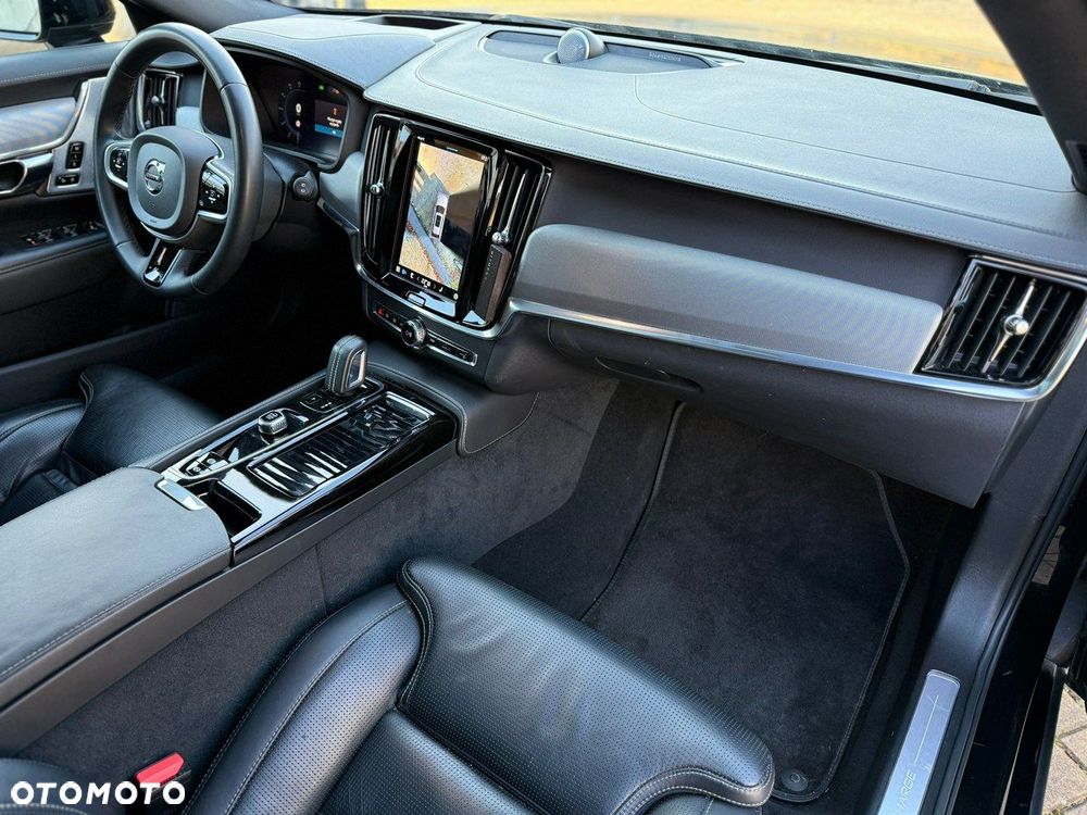 Volvo V90 T8 AWD Plug-In Hybrid R-Design - 25