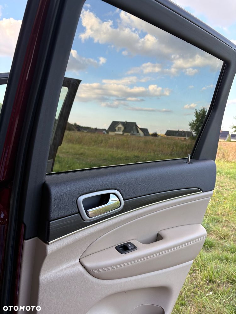 Jeep Grand Cherokee - 22
