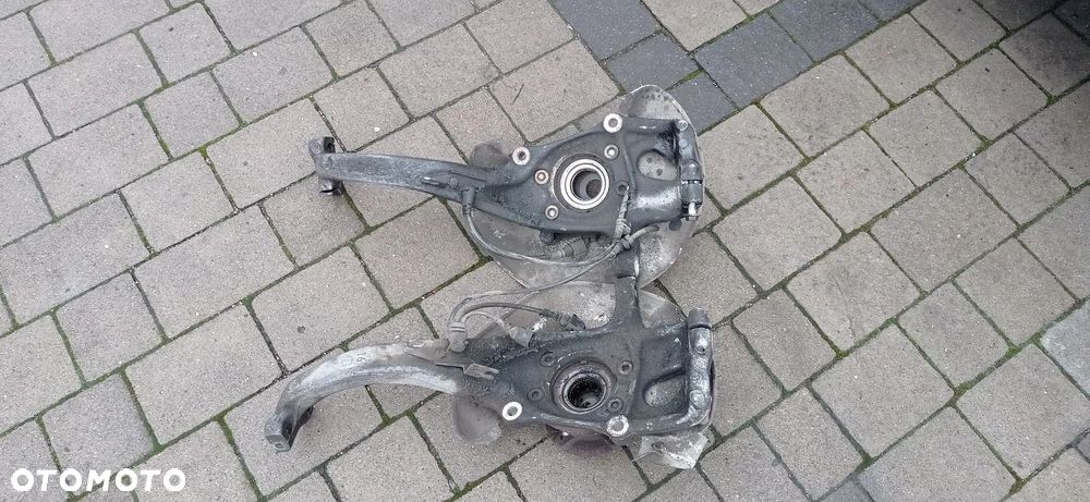 Audi A4 B8 A5 zwrotnica prawa  2.0 TDI - 3