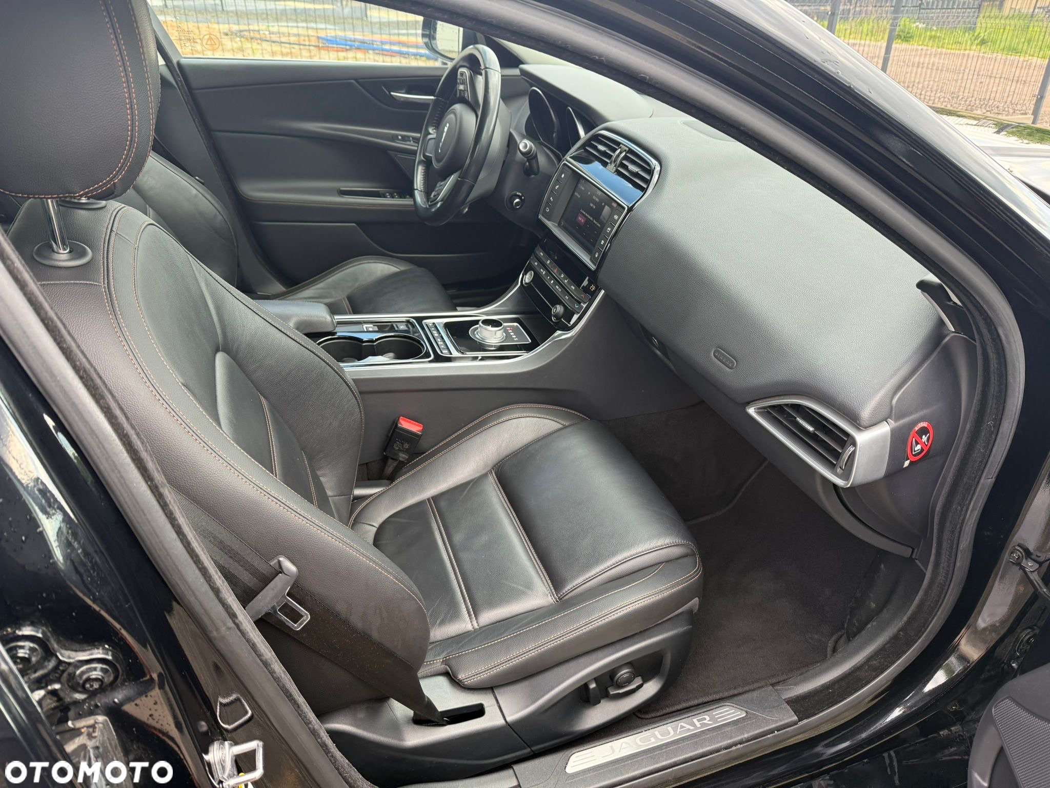 Jaguar XE 2.0 D Prestige - 7