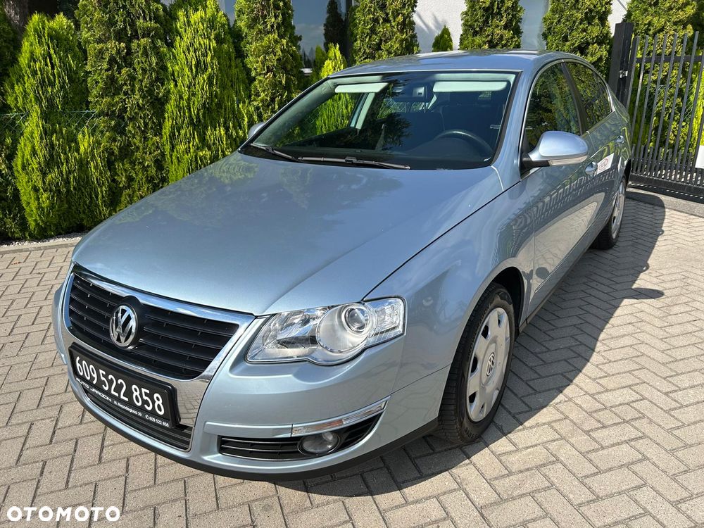 Volkswagen Passat 1.6 FSI Comfortline - 1