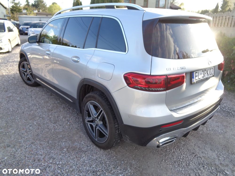 Mercedes-Benz GLB 250 4Matic 8G-DCT Special Edition - 3