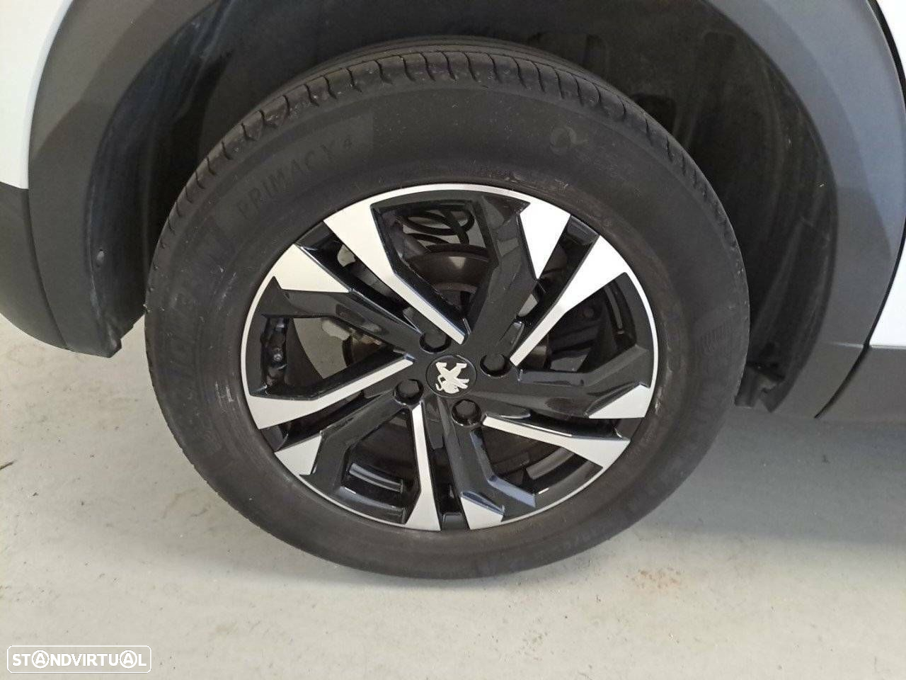 Peugeot 2008 1.2 PureTech Allure EAT8 - 11