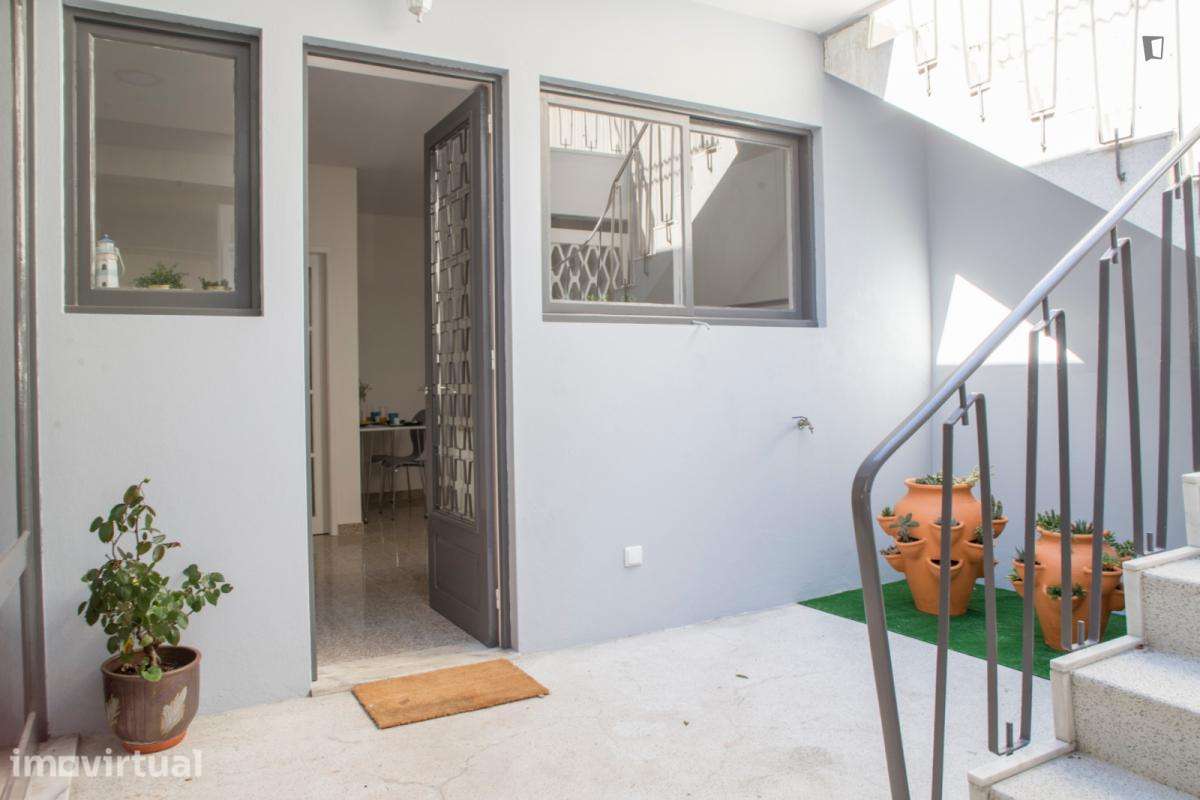 Quarto - localizado em Matosinhos Porto - Grande imagem: 3/7