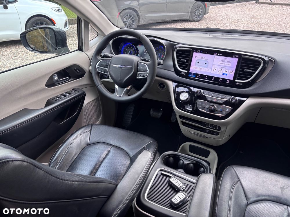 Chrysler Pacifica - 27