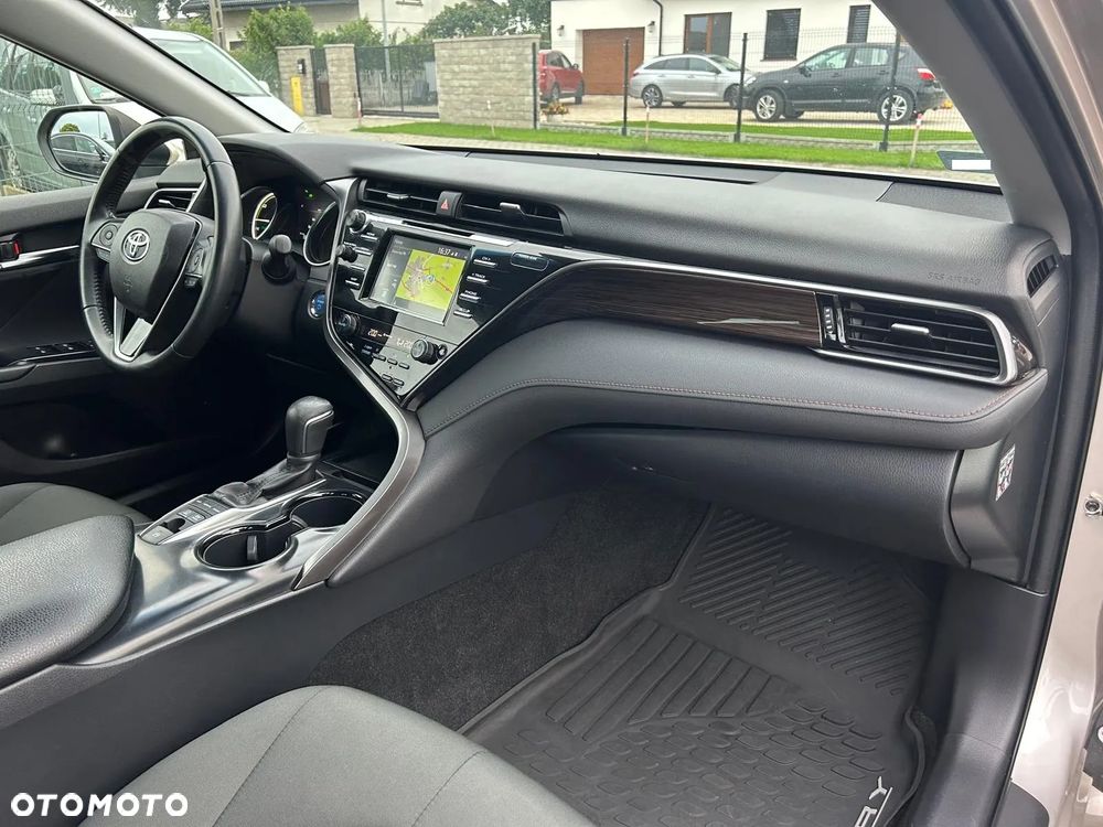 Toyota Camry 2.5 Hybrid Comfort CVT - 30