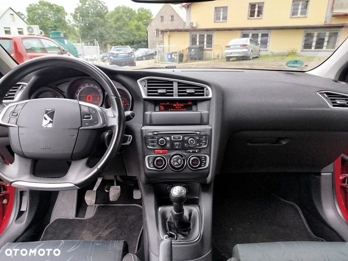 Citroën C4 VTi 120 90 Jahre - 12