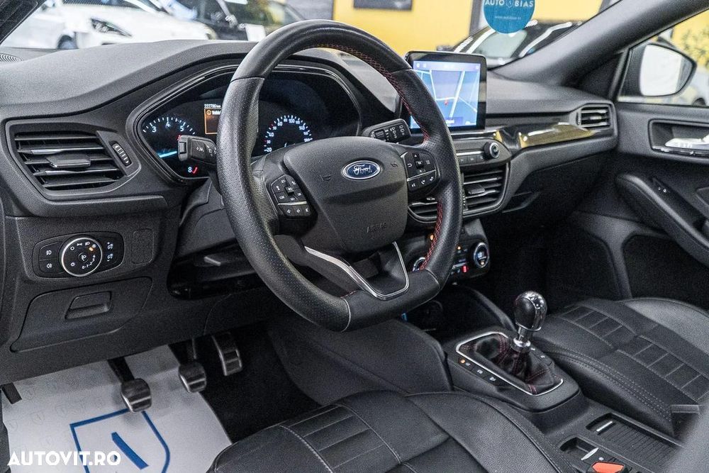 Ford Focus 1.0 EcoBoost 6MT MHEV ST-Line X - 7