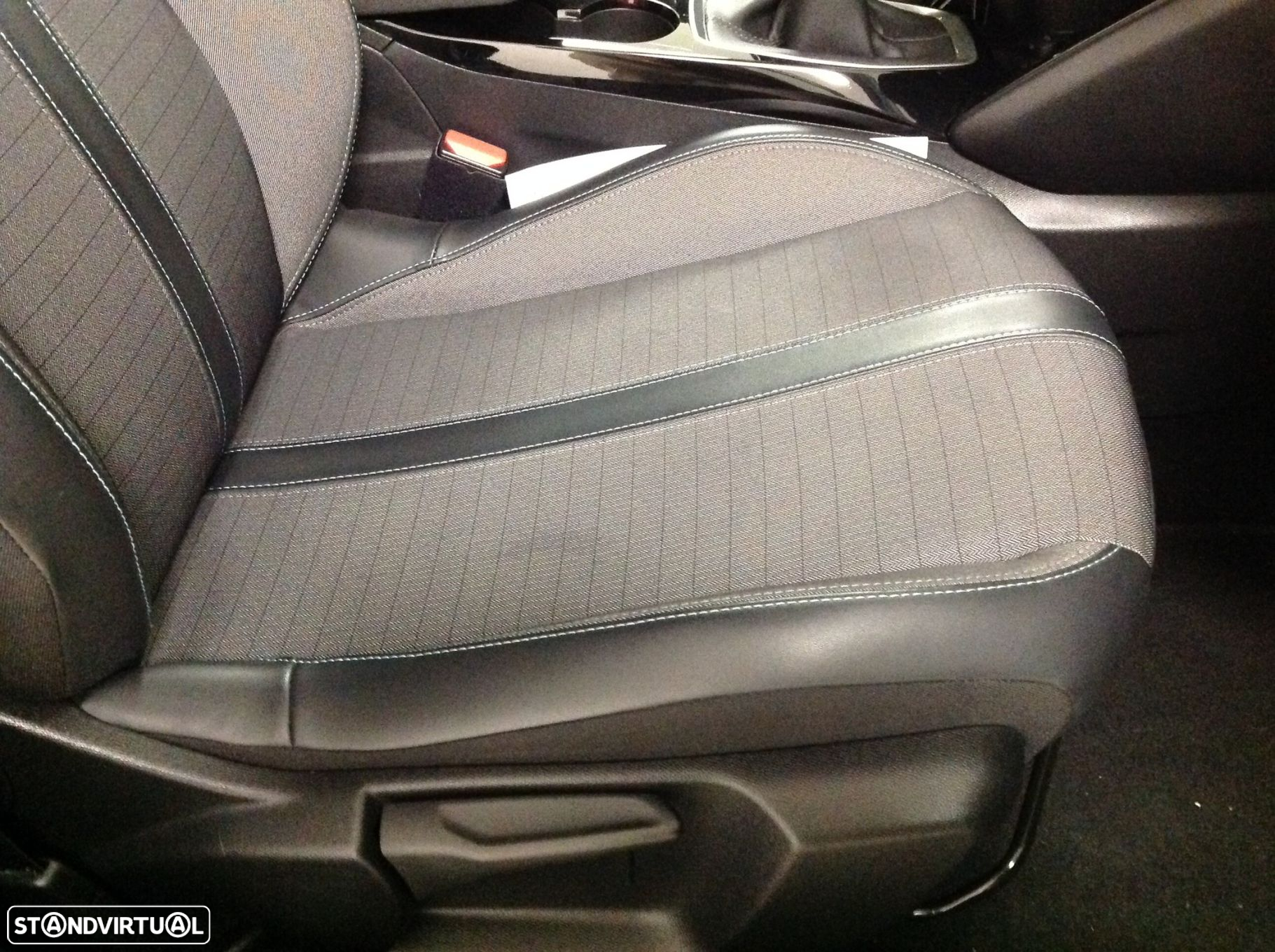 Peugeot 2008 1.2 PureTech Allure - 26