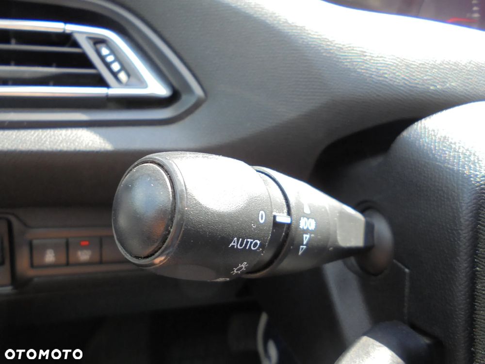 Peugeot 308 SW BlueHDi 150 Automatik Stop & Start Allure - 26