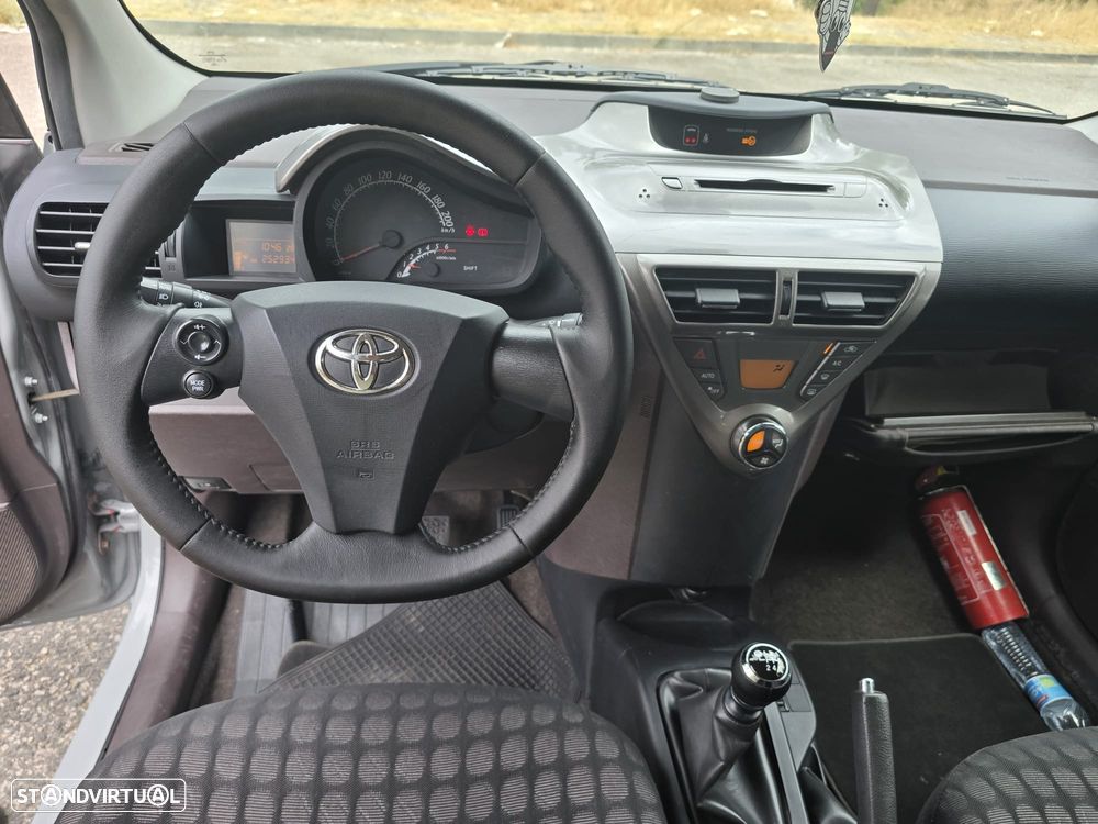 Toyota iQ 1.4 D-4D - 10