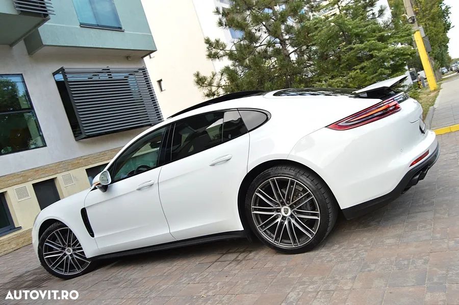Porsche Panamera 4S - 23