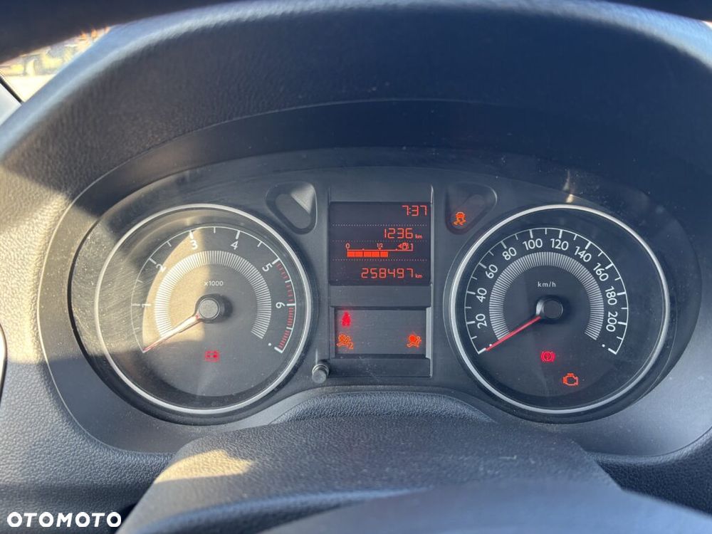 Peugeot 301 1.6 HDi Allure - 5