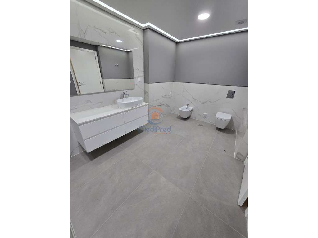 Apartamentos T4 c/ 2 Suítes, Varandas e 2 Parqueamentos | Alverca d... - Grande imagem: 5/33