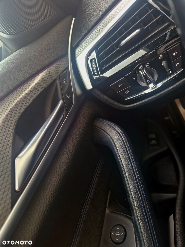 BMW Seria 5 520d - 32