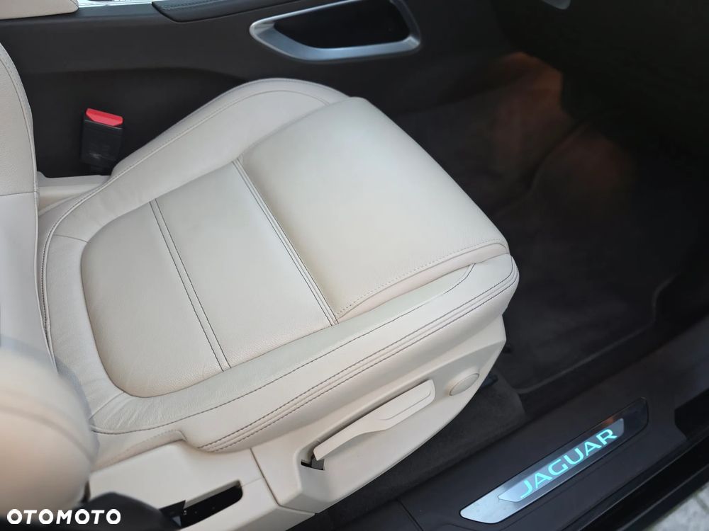 Jaguar F-Pace 2.0 i4D AWD Prestige - 24