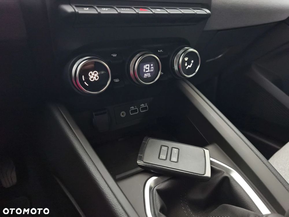 Mitsubishi Colt 1.0T Invite Style Cold - 27