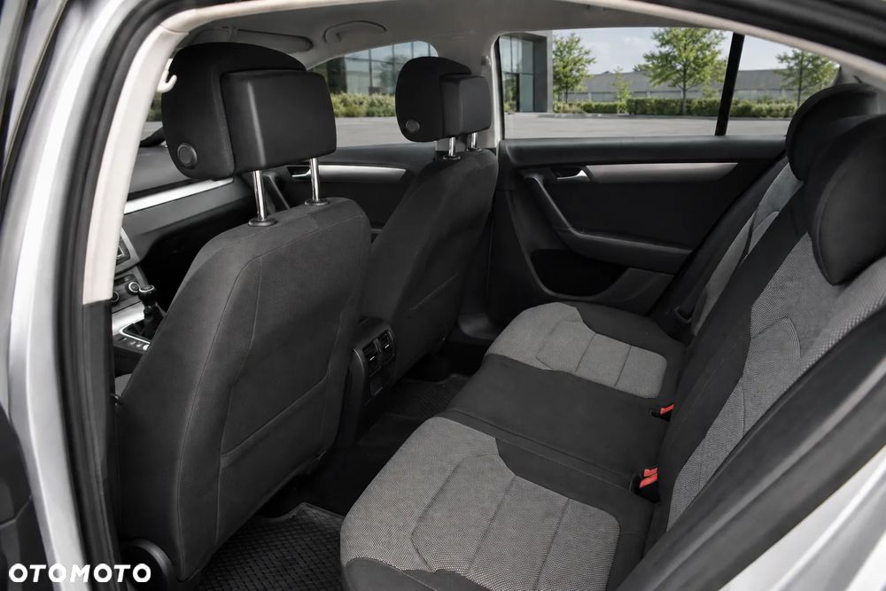 Volkswagen Passat 2.0 TDI Comfortline - 19
