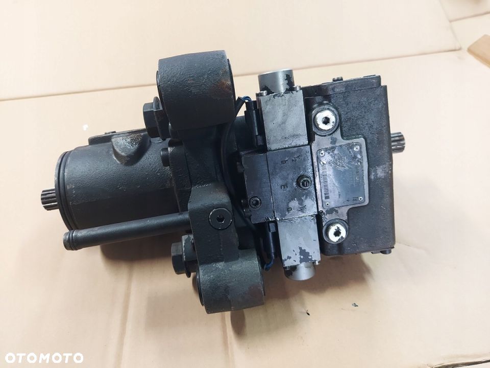 POMPA HYDROSTAT SKRZYNI AUTOPOWER JOHN DEERE 6125R - 4