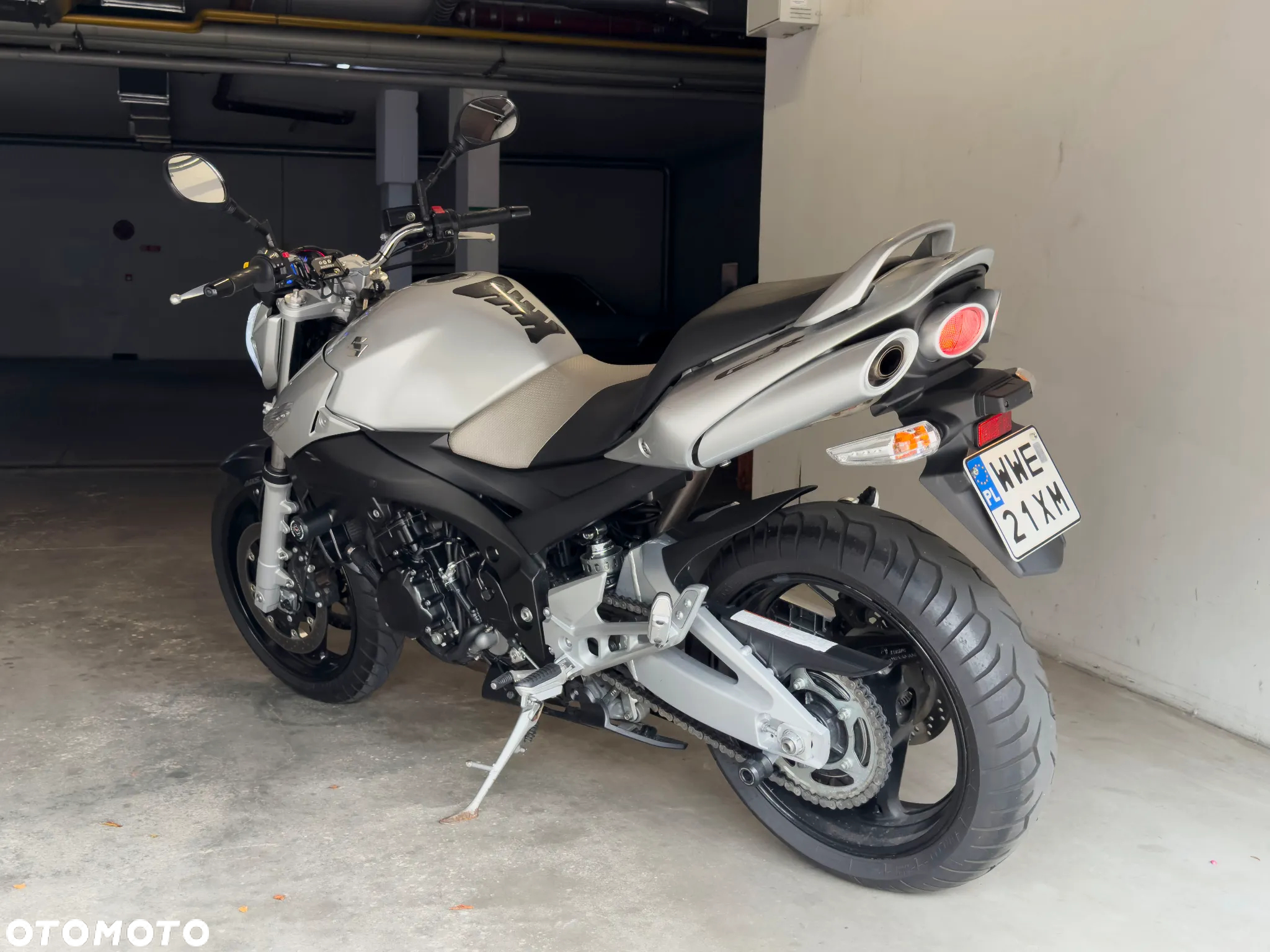 Suzuki GSR - 4