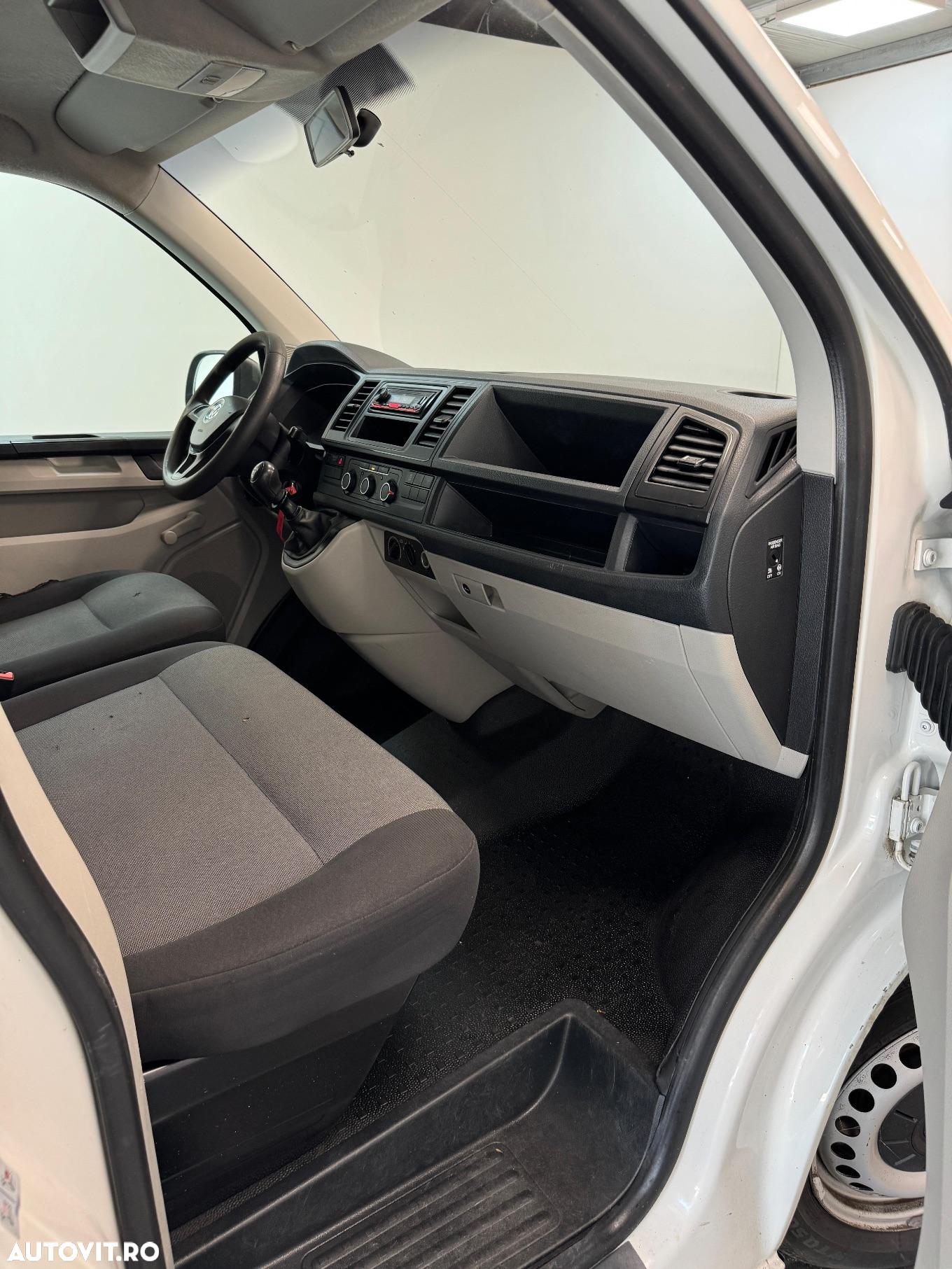 Volkswagen Transporter Kombi T6 2.0 TDI 75 kW LR - 12