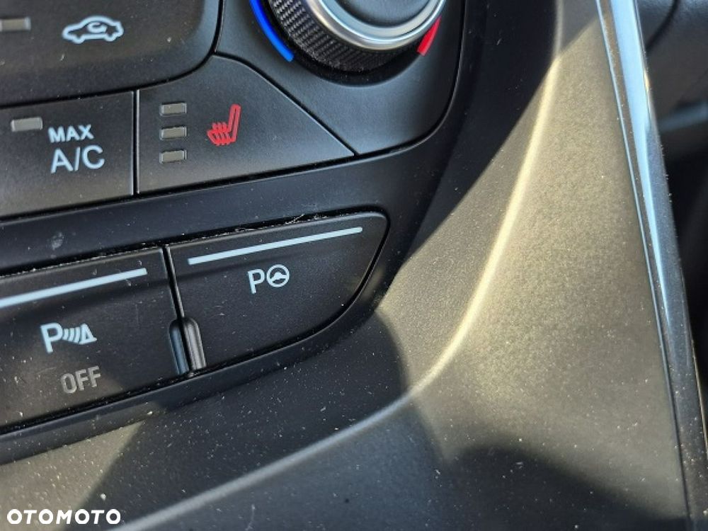 Ford Grand C-MAX - 40