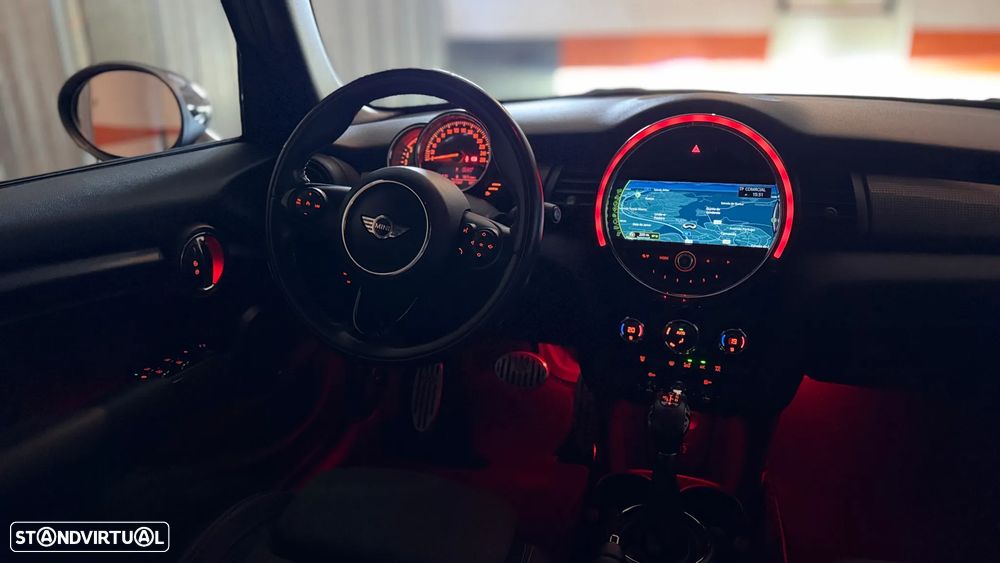 MINI 5 Portas Cooper D Auto - 22