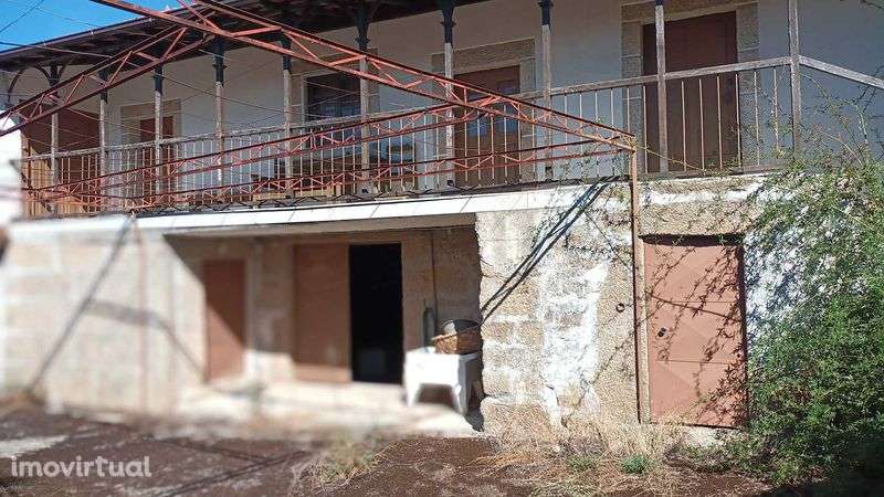 Vende-se moradia no centro de Rebordelo (Bragança) - Grande imagem: 2/11