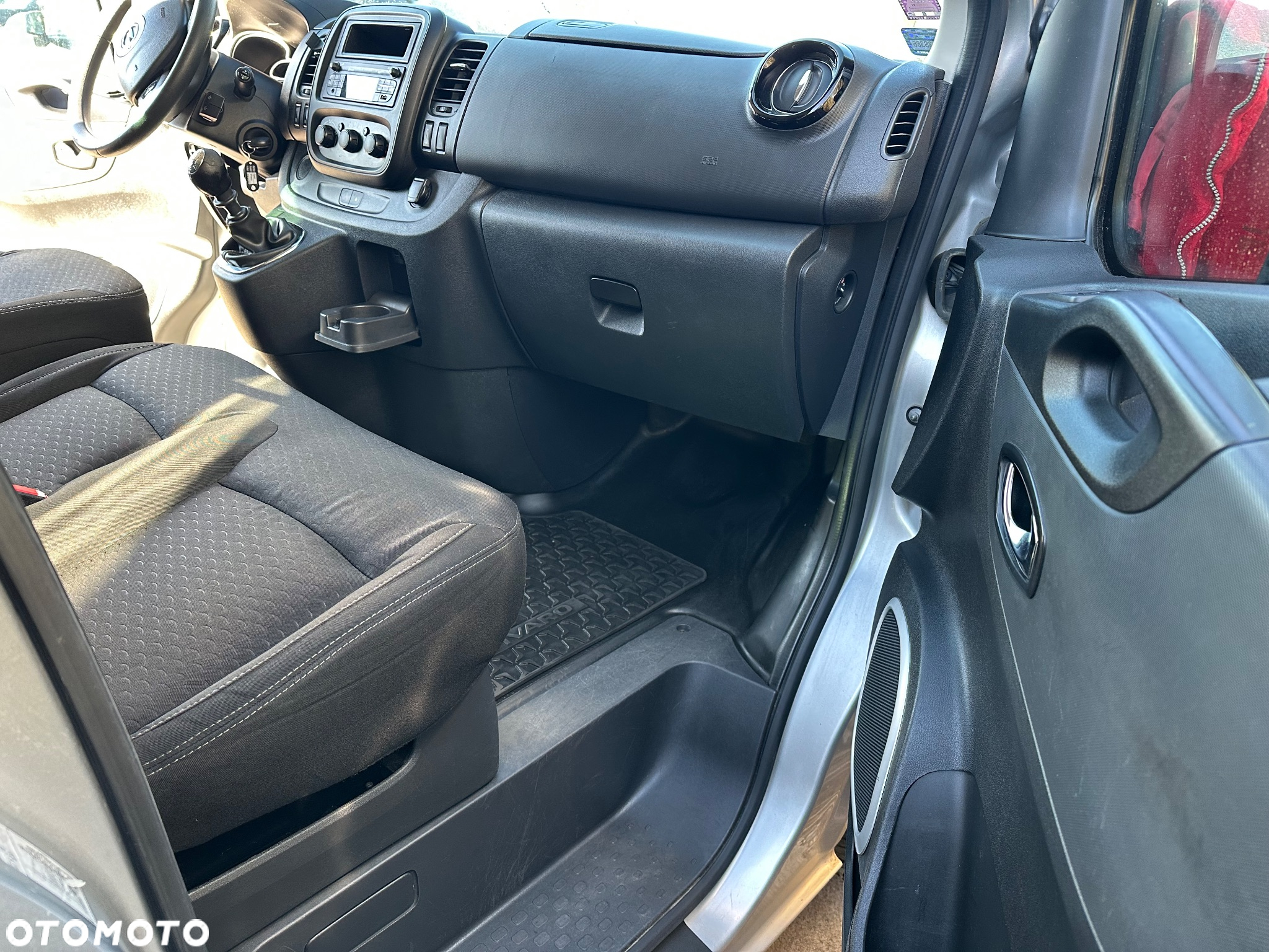 Opel Vivaro - 10