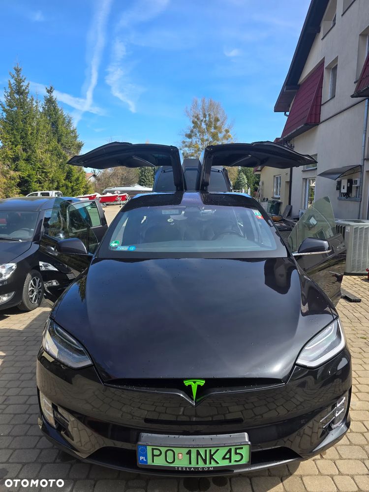 Tesla Model X - 3