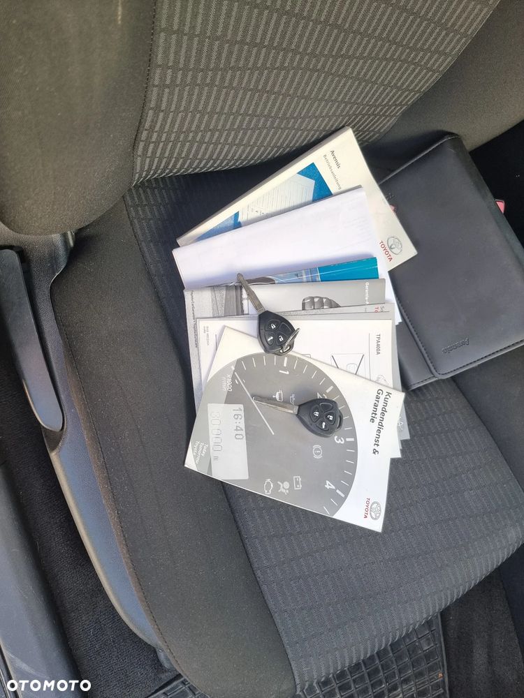 Toyota Avensis - 14