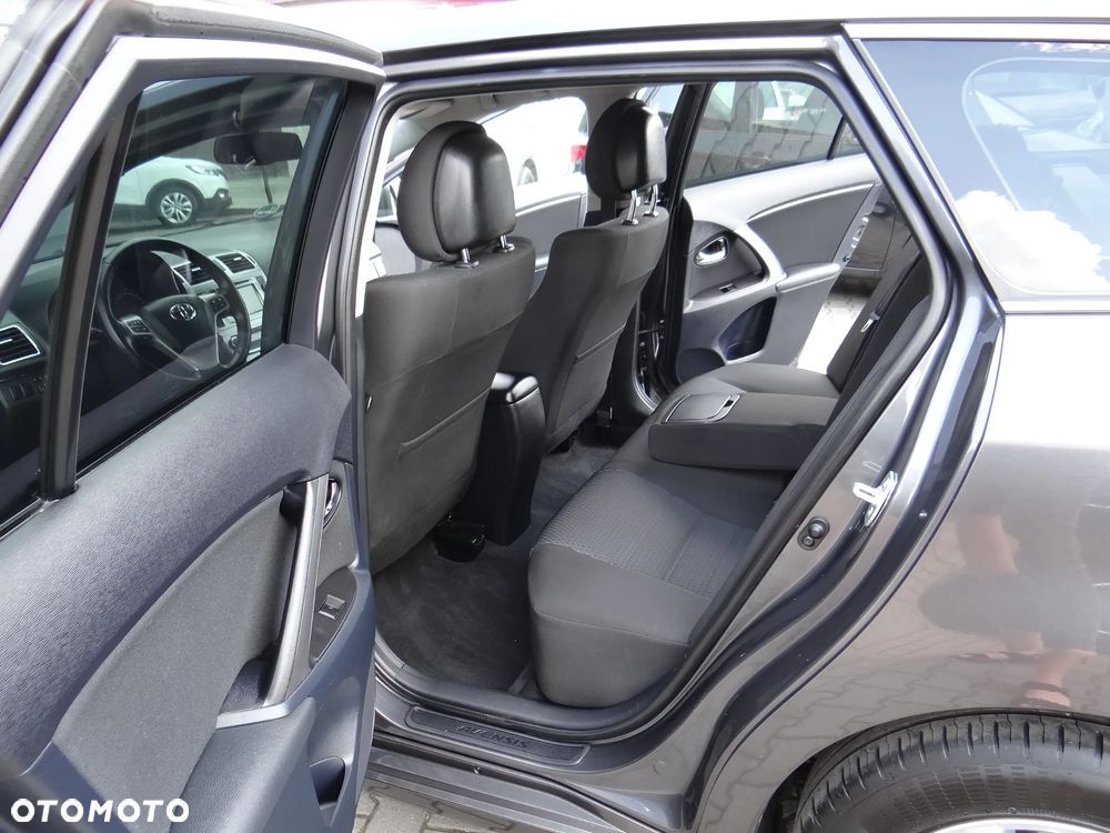 Toyota Avensis Touring Sports 1.8 Executive - 29