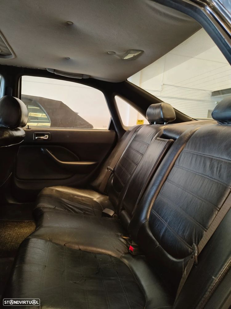 Honda Accord 2.0i ES - 12