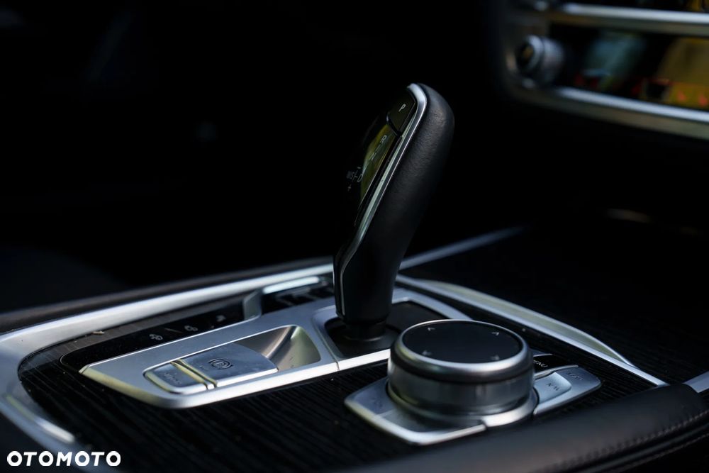 BMW Seria 7 730d mHEV - 19