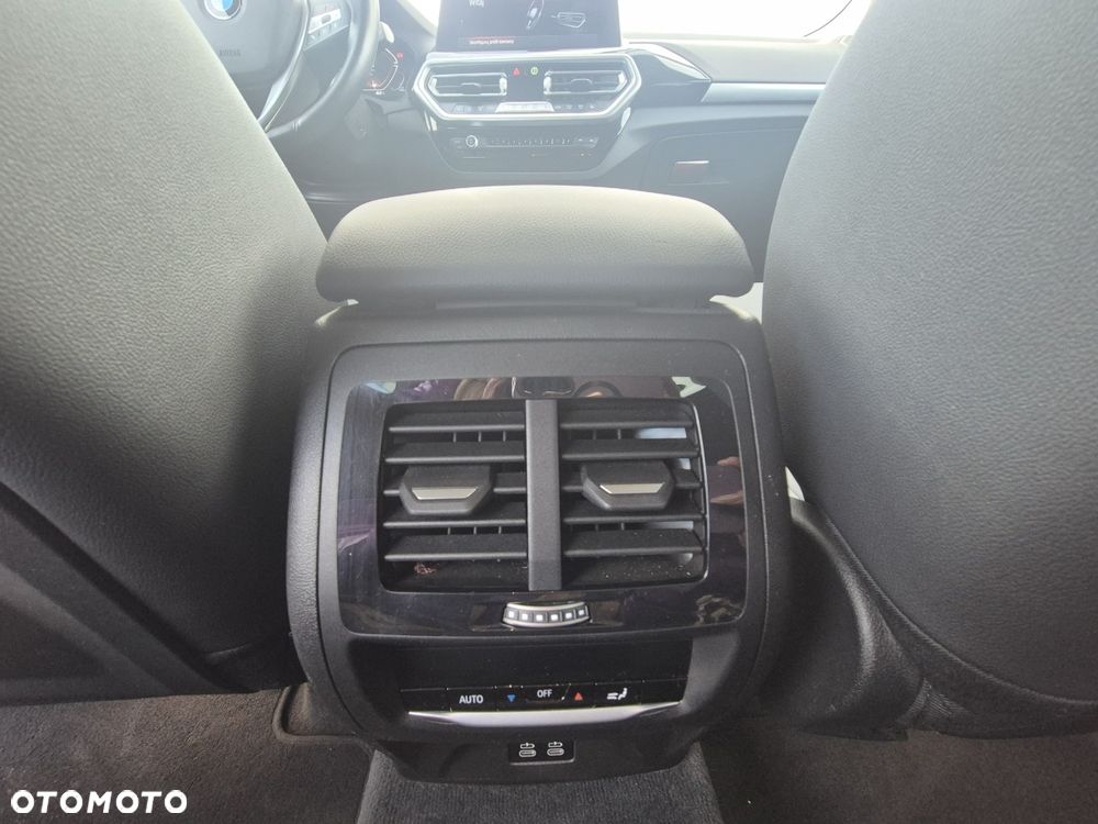 BMW X3 xDrive20d mHEV - 33