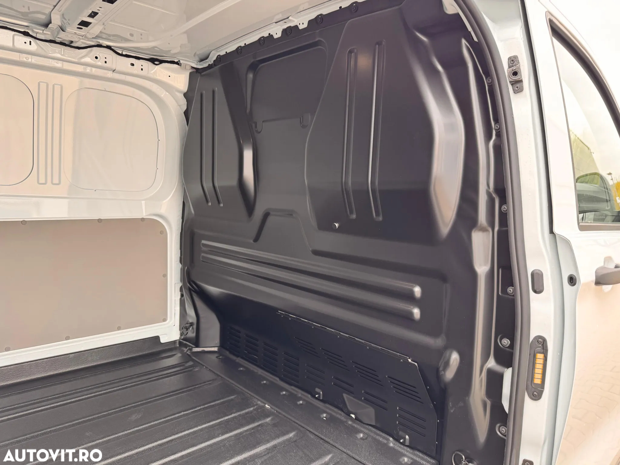 Volkswagen Transporter - 24