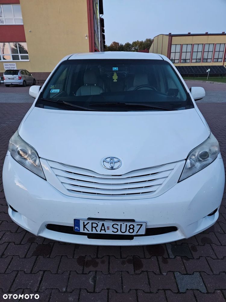 Toyota Sienna 3.5 V6 XLE AWD - 2