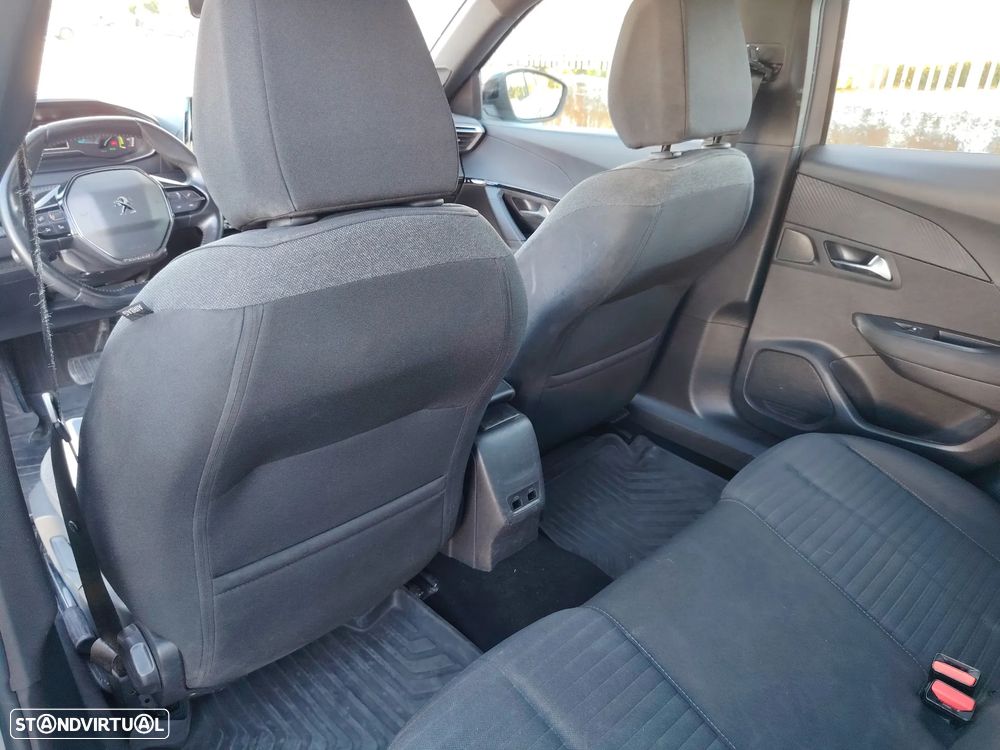 Peugeot e-2008 - 14