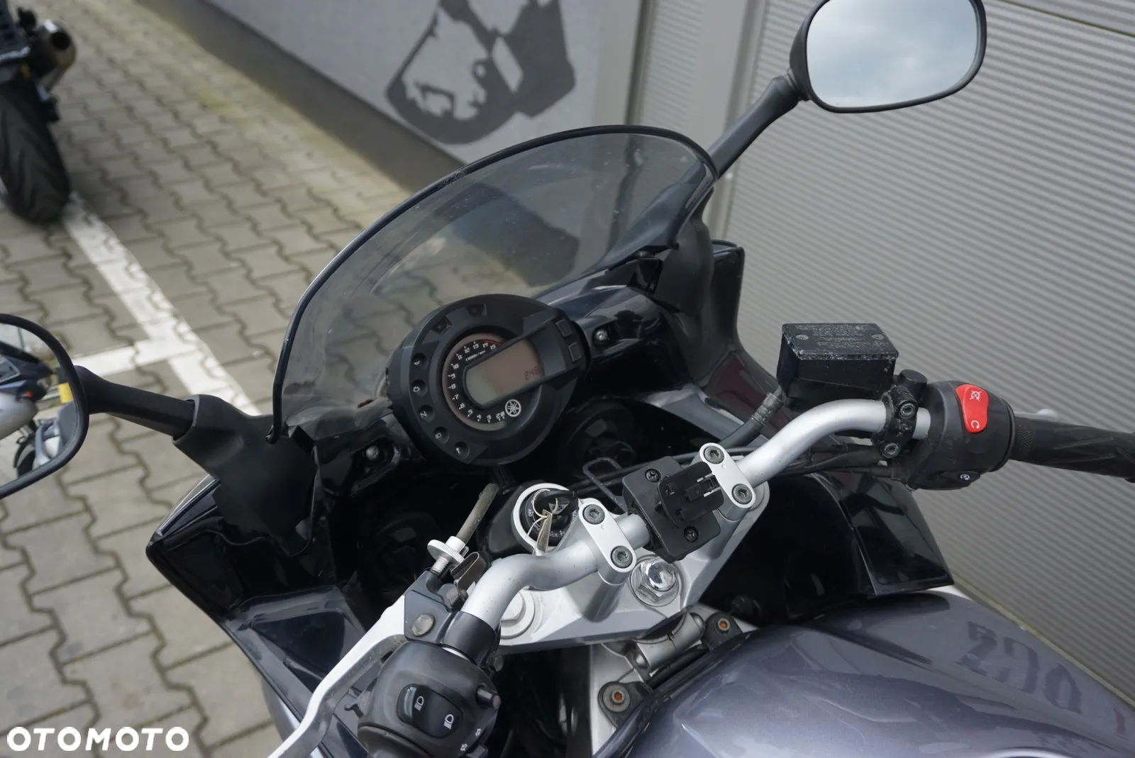 Yamaha FZ - 11