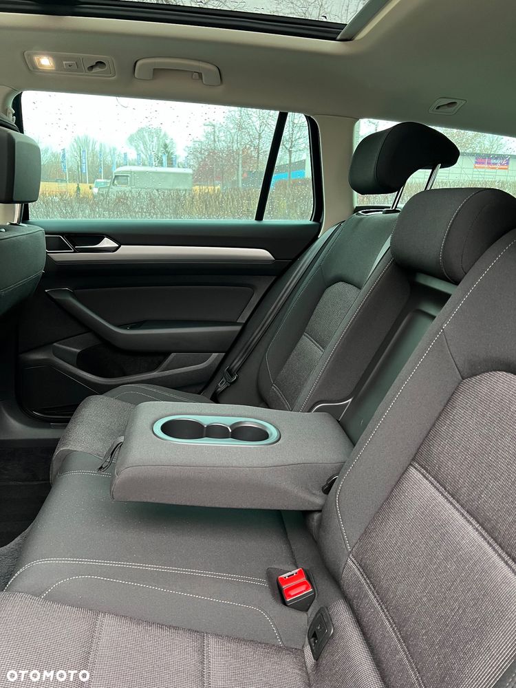 Volkswagen Passat Variant 2.0 TDI SCR DSG (BlueM Tech) Comfortline - 12