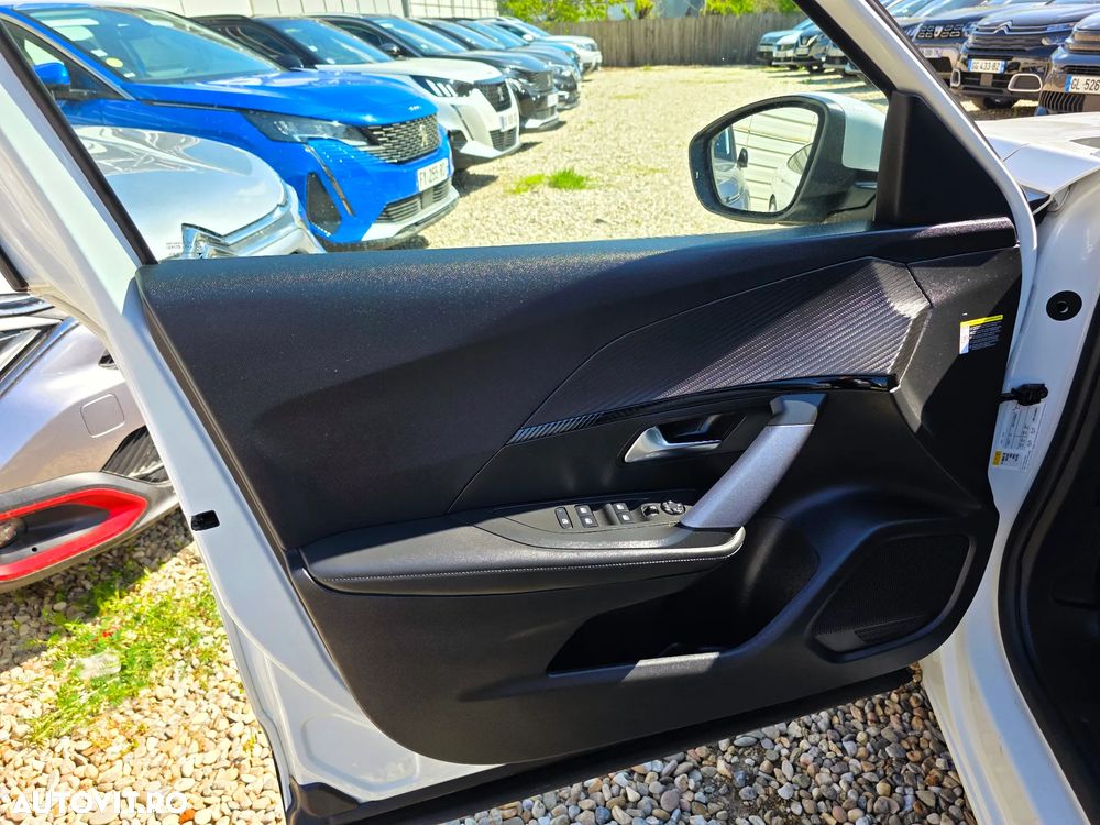 Peugeot 2008 PureTech 130 EAT8 GT - 21