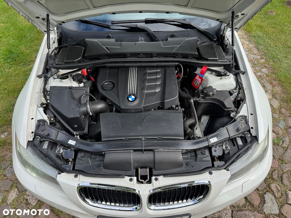 BMW Seria 3 318d DPF Touring Edition Sport - 15