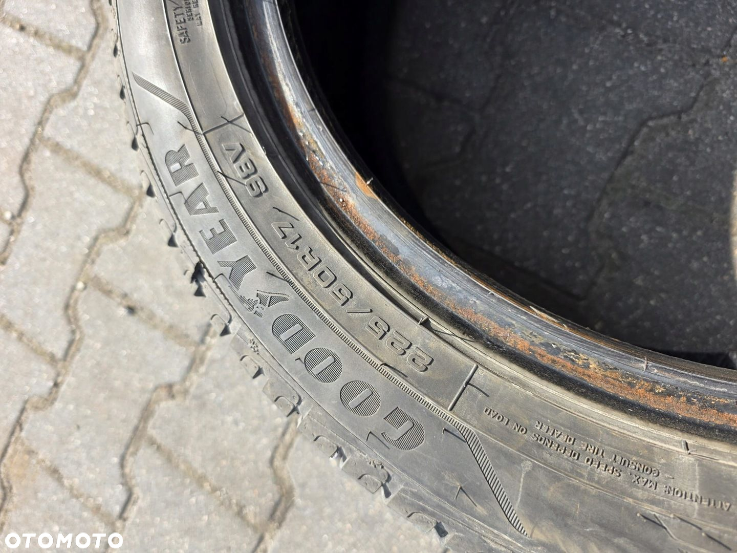 OPONY ZIMOWE 2SZT GOODYEAR Ultra Grip Performance  R17 225/50 - 2